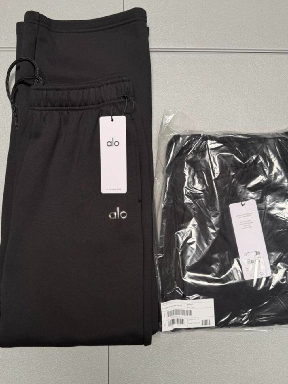 Alo Yoga Men's Black and Grey Trousers